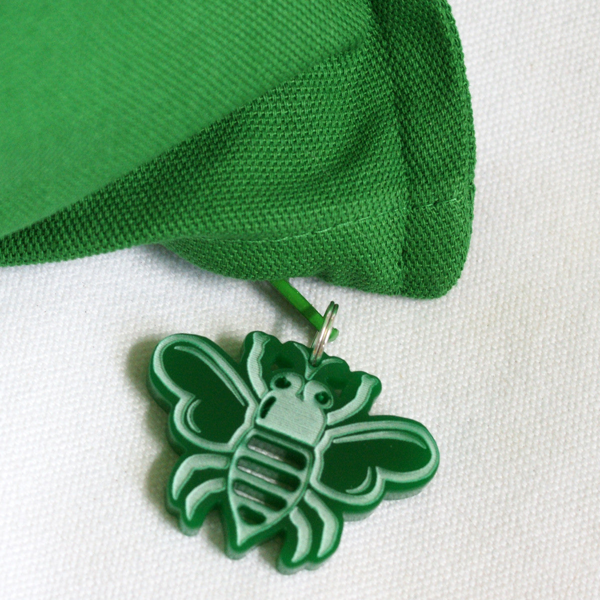 Brit and Bee GREEN BEE Zip-Pull