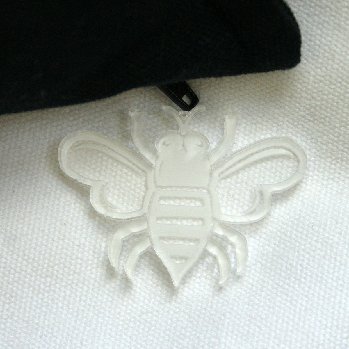Brit and Bee Uni Cushion - Georgetown BEE ZIP-PULL